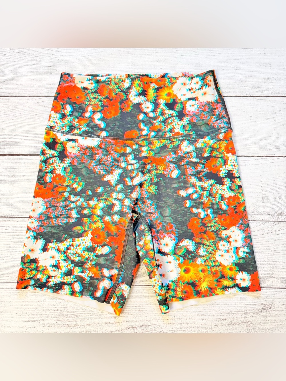 🌾 aerie 3D Floral Print Active Shorts — Green & Orange